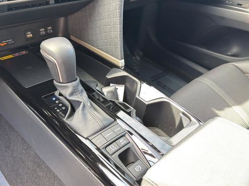 Used 2025 Toyota Camry XLE image 27