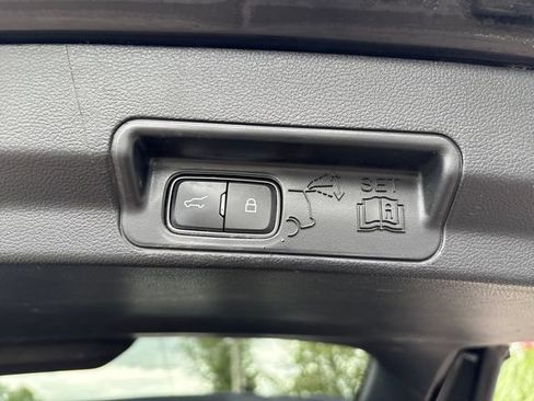 Used 2022 Ford Explorer XLT AWD/4WD image 23