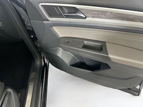 Used 2023 Volkswagen Atlas Cross Sport SE image 31