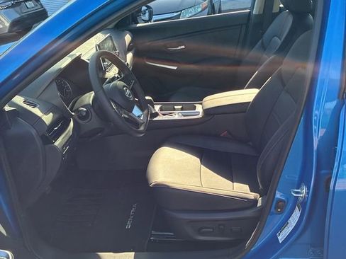 Used 2025 Nissan Sentra SR w/ SR Premium Package FWD image 13