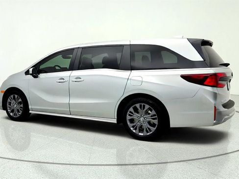 Used 2026 Honda Odyssey Touring image 7