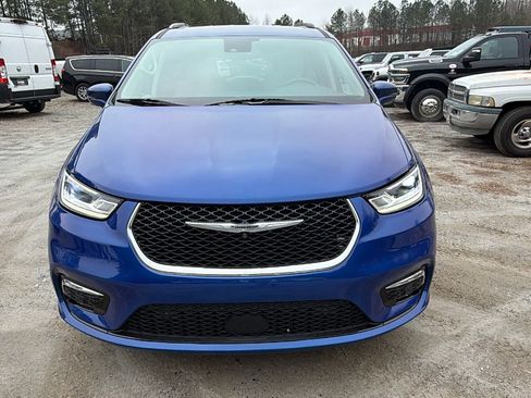 Used 2021 Chrysler Pacifica Touring-L w/ Uconnect Theater Family Group image 3