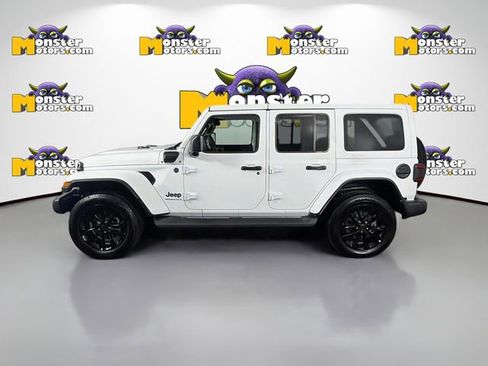 Used 2025 Jeep Wrangler Unlimited Sahara image 8