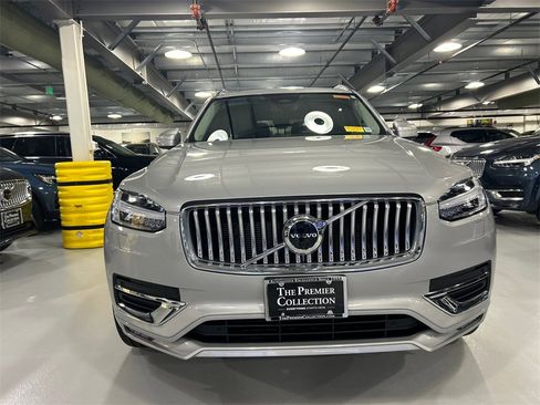 Certified 2023 Volvo XC90 B6 Ultimate w/ Protection Package Premier image 6