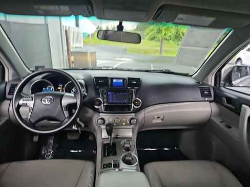 Used 2013 Toyota Highlander 4WD Hybrid image 19