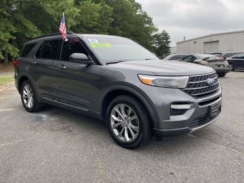 Used 2021 Ford Explorer XLT w/ Equipment Group 202A AWD/4WD image 6
