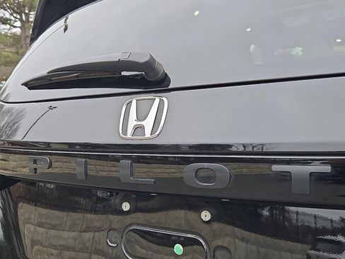 Used 2025 Honda Pilot Black Edition image 30
