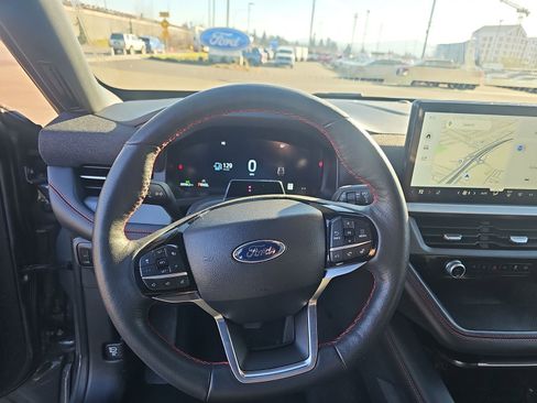 Used 2025 Ford Explorer ST-Line image 11