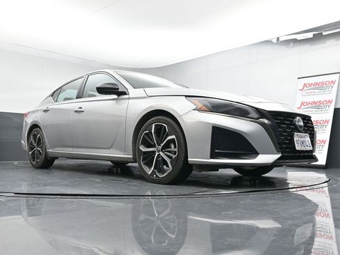 Used 2023 Nissan Altima 2.5 SR image 30