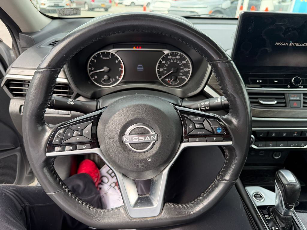 Used 2023 Nissan Altima 2.5 SV w/ SV Premium Package AWD/4WD image 16