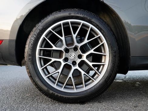 Used 2018 Porsche Macan Sport Edition AWD/4WD image 14
