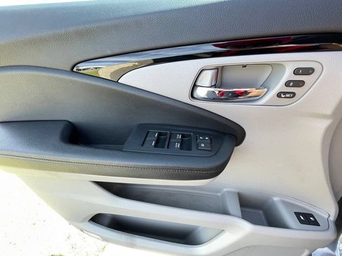 Used 2021 Honda Pilot Touring image 11
