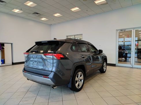 Used 2020 Toyota RAV4 Limited w/ Limited Grade Weather Package AWD/4WD image 3
