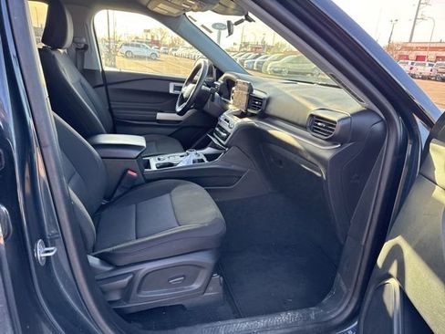 Used 2023 Ford Explorer XLT w/ Class IV Trailer Tow Package image 12