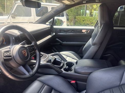 Used 2024 Porsche Cayenne Turbo GT AWD/4WD image 5