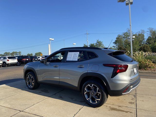 Used 2024 Chevrolet Trax LT w/ Driver Confidence Package FWD image 9