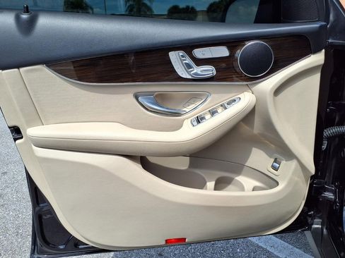 Used 2022 Mercedes-Benz GLC 300 image 24
