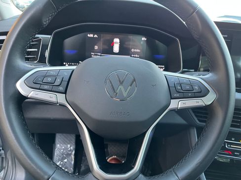 Used 2025 Volkswagen Jetta SE image 29