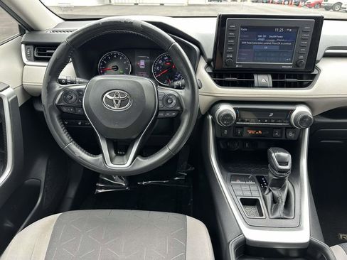 Used 2020 Toyota RAV4 XLE w/ Convenience Package image 11