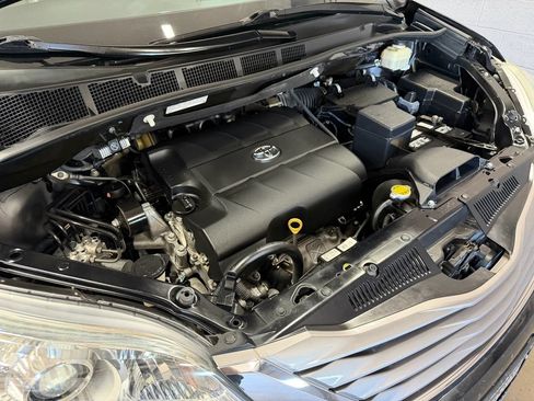 Used 2015 Toyota Sienna XLE Premium FWD image 29