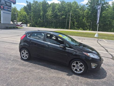 Used 2013 Ford Fiesta Titanium FWD image 3
