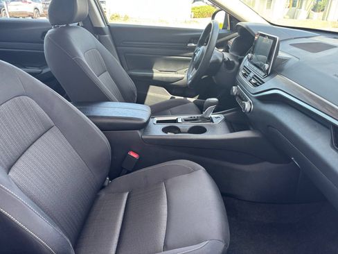 Used 2025 Nissan Altima 2.5 SV FWD image 36