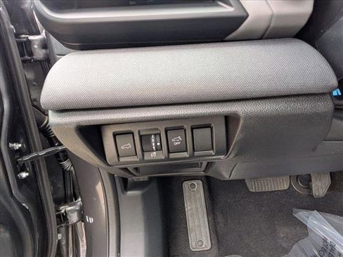 Used 2025 Subaru Outback Premium AWD/4WD image 19