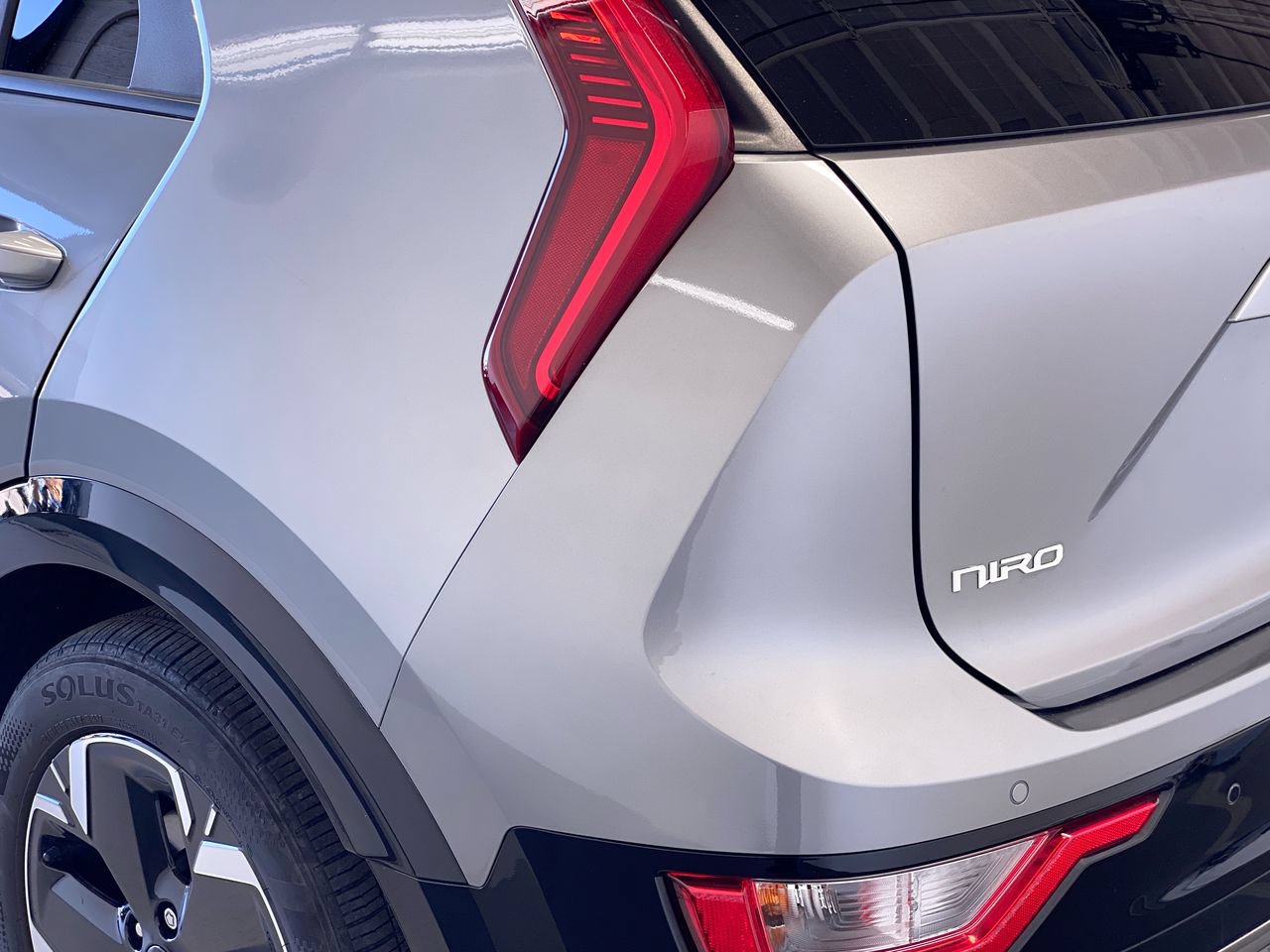 Certified 2024 Kia Niro Wind FWD image 9