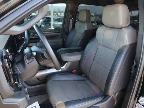 Used 2024 Chevrolet Silverado 2500 ZR2 w/ Technology Package image 16