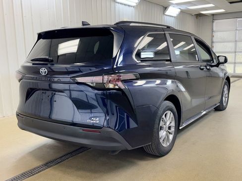 Used 2024 Toyota Sienna XLE image 5