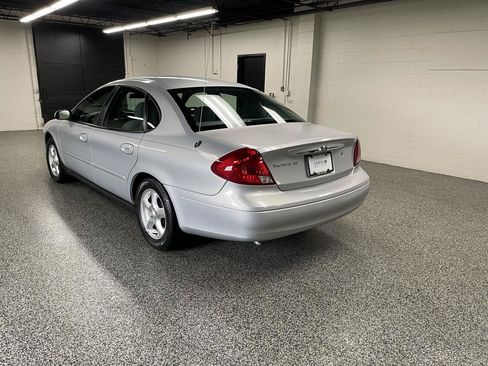 Used 2002 Ford Taurus SE FWD image 8