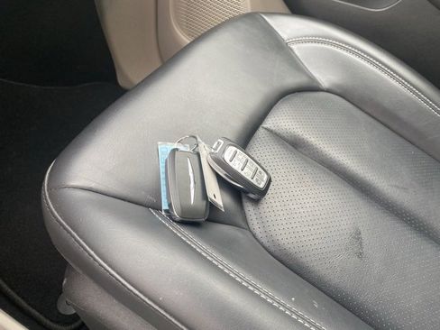 Used 2023 Chrysler Pacifica Touring-L image 29