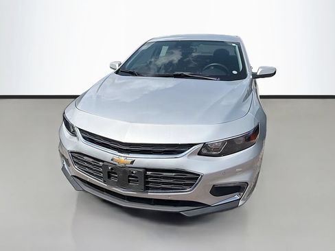 Used 2018 Chevrolet Malibu LT w/ Driver Confidence Package FWD image 2