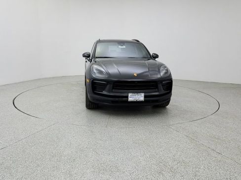 Used 2022 Porsche Macan image 2