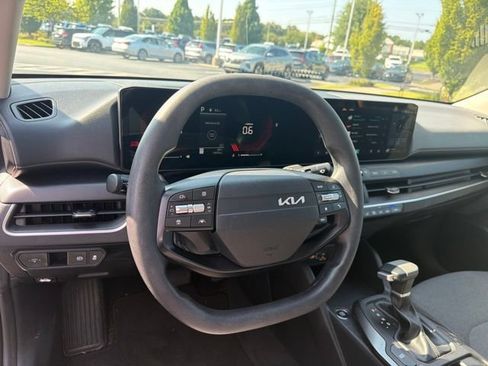 Used 2025 Kia K4 FWD image 14