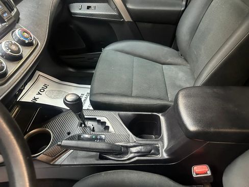 Used 2015 Toyota RAV4 LE AWD/4WD image 17