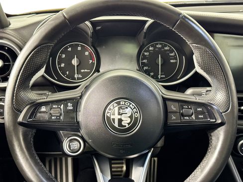 Used 2022 Alfa Romeo Giulia Veloce image 26