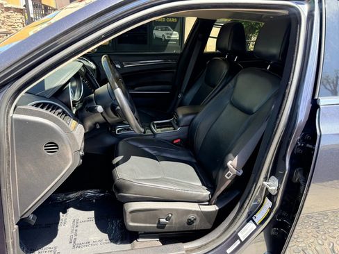 Used 2016 Chrysler 300 C RWD image 9