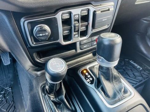 Used 2024 Jeep Wrangler Unlimited Sahara w/ Technology Group AWD/4WD image 31
