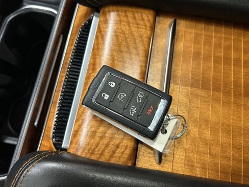 Used 2022 Jeep Grand Wagoneer Series III w/ Rear Seat Video Group 1 image 29