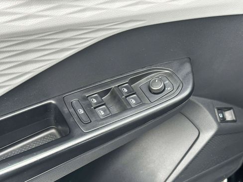 Used 2024 Volkswagen Taos S image 15