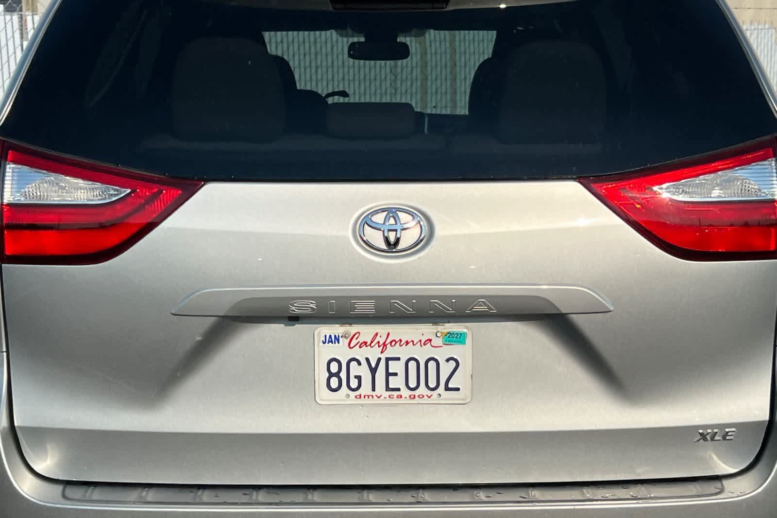 Used 2019 Toyota Sienna XLE w/ XLE Navigation Package FWD image 22