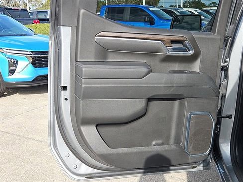 Used 2025 Chevrolet Silverado 1500 LT image 17