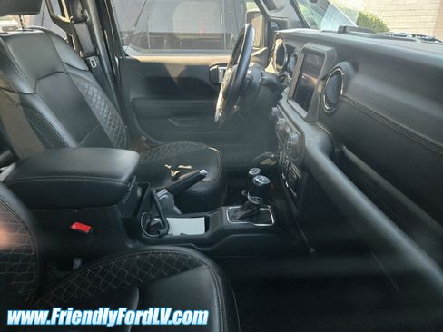 Used 2021 Jeep Gladiator Overland AWD/4WD image 4