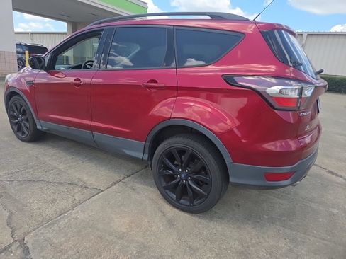 Used 2018 Ford Escape SE w/ SE Sport Appearance Package FWD image 8