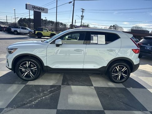 Used 2025 Volvo XC40 B5 Core image 7