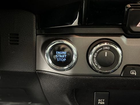 Used 2016 Toyota Tacoma TRD Sport w/ Towing Package image 32