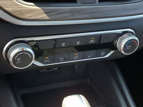 Used 2025 Nissan Altima 2.5 SV FWD image 15