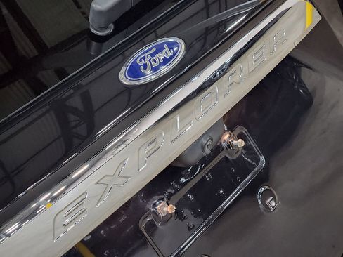 Used 2020 Ford Explorer XLT w/ Equipment Group 202A image 25