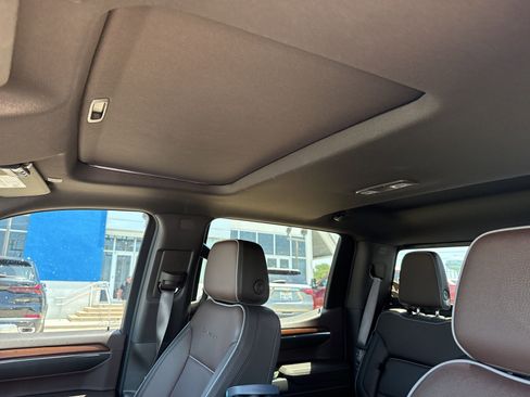 Used 2024 GMC Sierra 1500 Denali w/ Technology Package AWD/4WD image 18